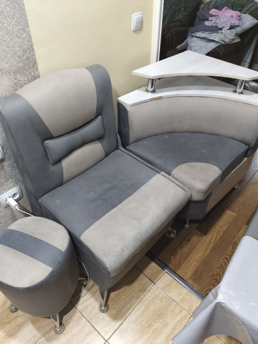 Продается уголок с пуфиком