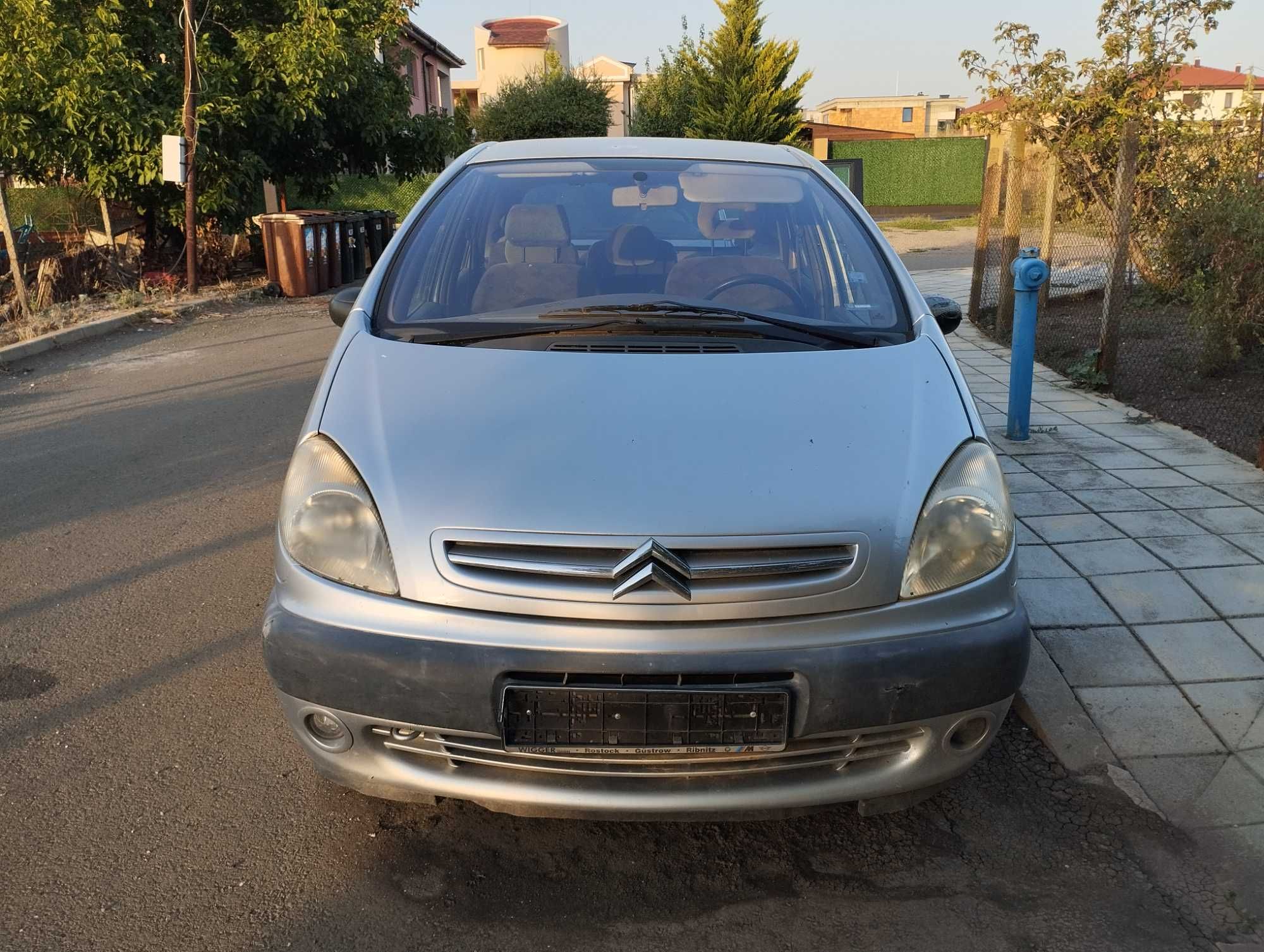 Продавам лека кола Ситроен Ксара пикасо