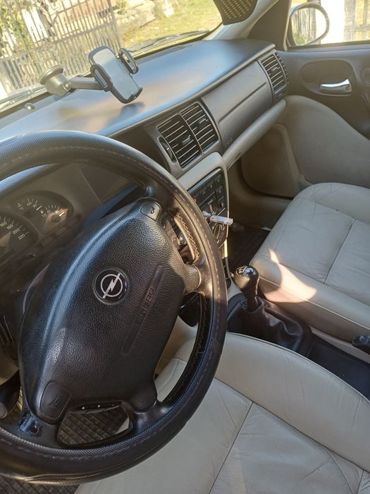 Vand sau schimb opel vectra b