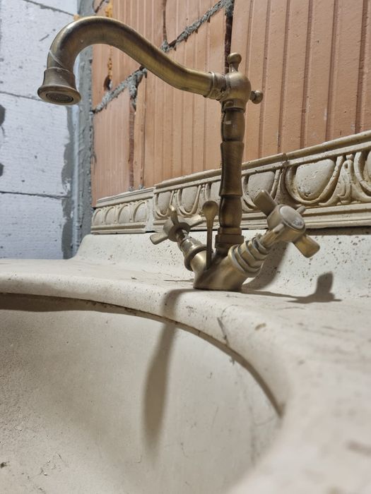 Chiuvetâ anticâ foarte putin folositâ.