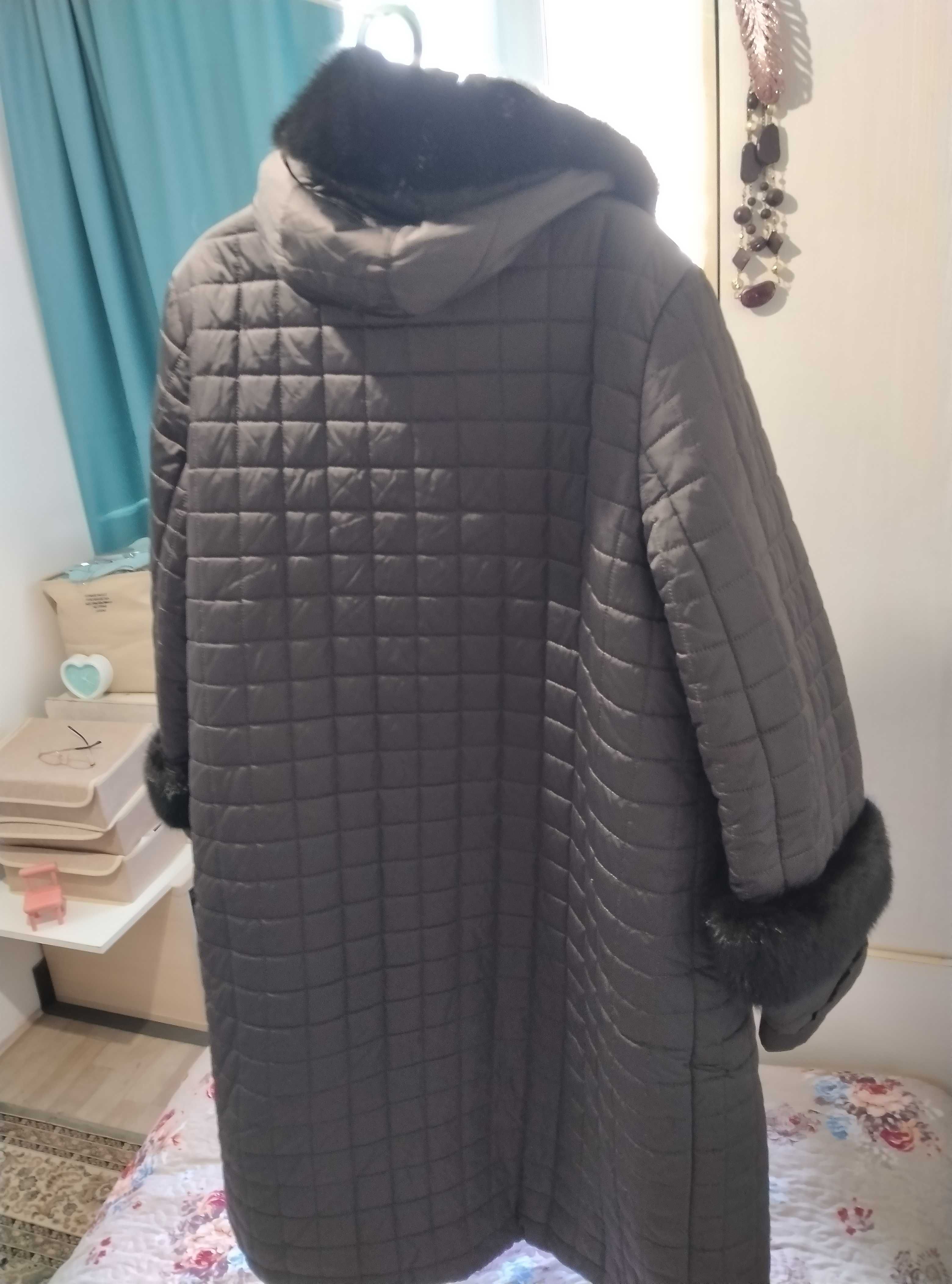 Продам 54раазмер норковая отделка зимнее стёганое пальто на синтепоне