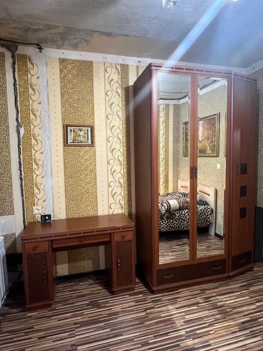 Пррдам спальный гарнитур, кровать, стол