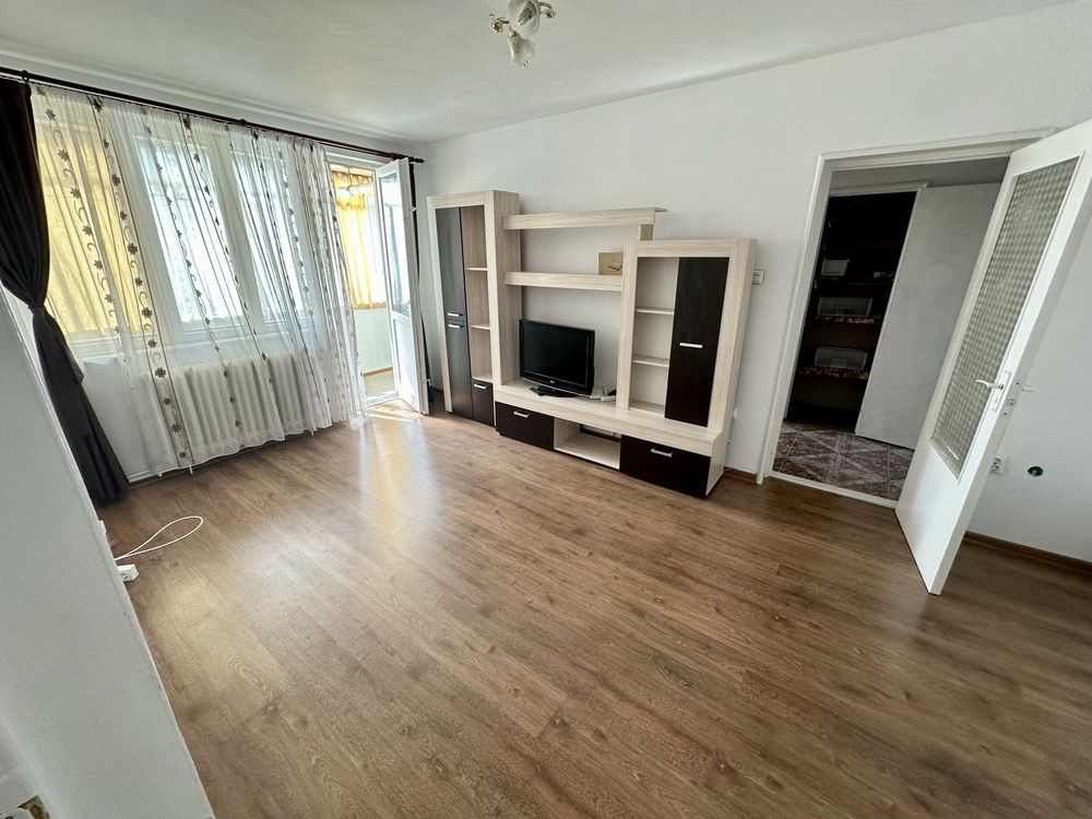 Vand apartament doua camere