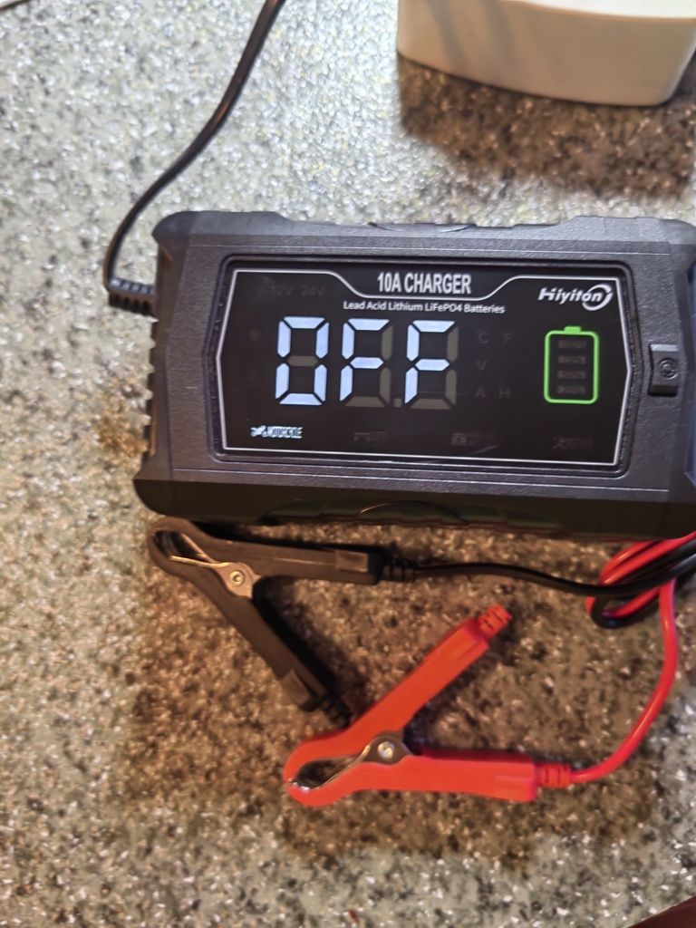 Продавам автоматично зарядно за Акумулатор 12/24 V