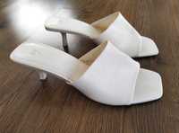 Прекрасни бели изчистени чехли на H&M 39-40, нови, леки и удобни