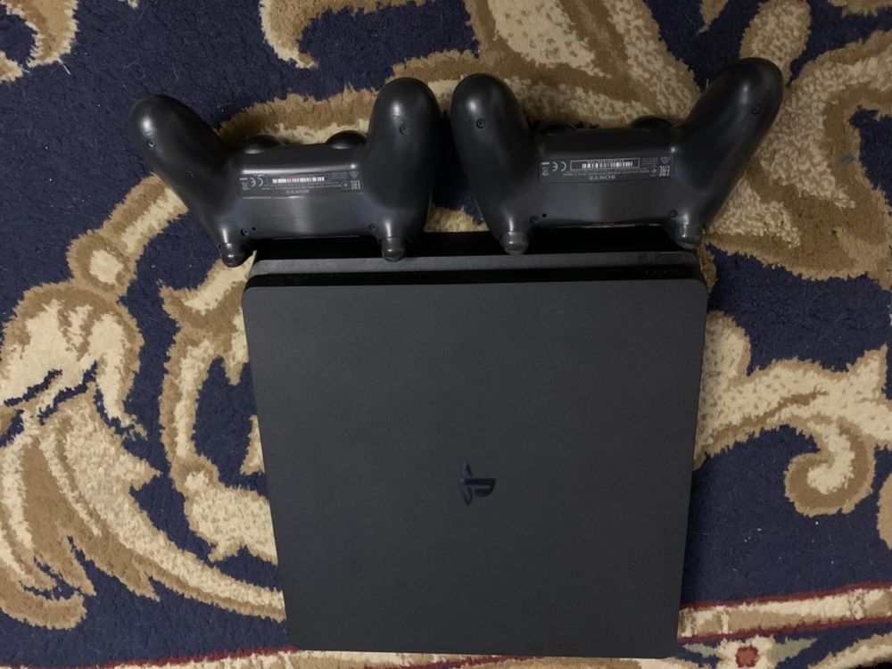 Playstation 4 slim HDR 500g два джестика 6 игр как на фото