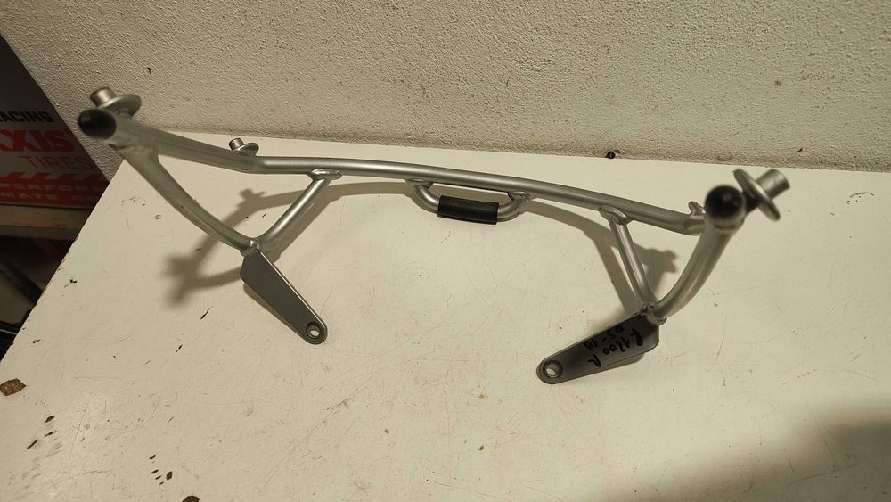 Suport parbriz oglinzi scarite BMW R1200R