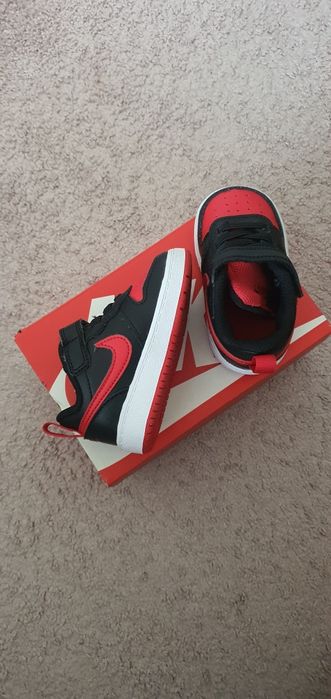Vând papuci baietei Nike originali