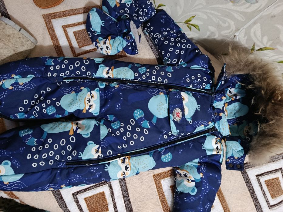 Продам зимний комбинезон и валенки
