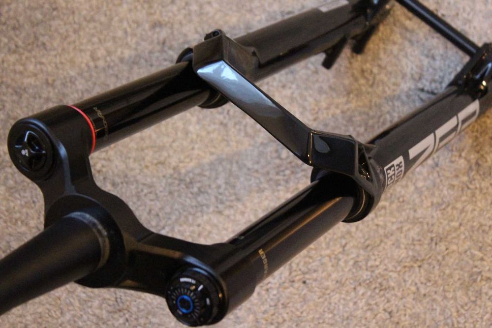 RockShox ZEB Ultimate Charger 3.1 RC2 29" DebonAir+ 170mm Tapered 2025