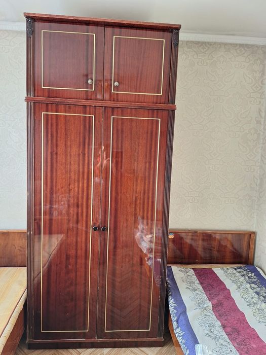 Отдам бесплатно шифоньер.