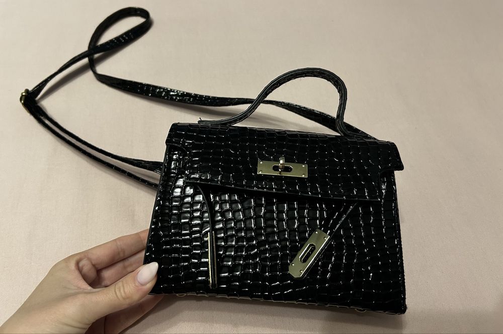 Дамска черна чанта