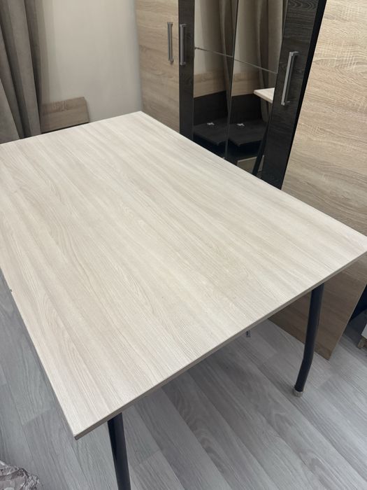 Продам обеденный стол