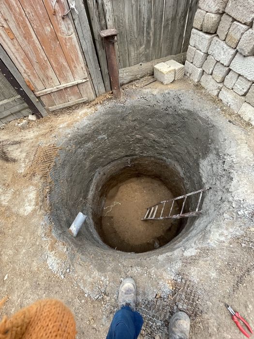 Копаем яма могила, траншея