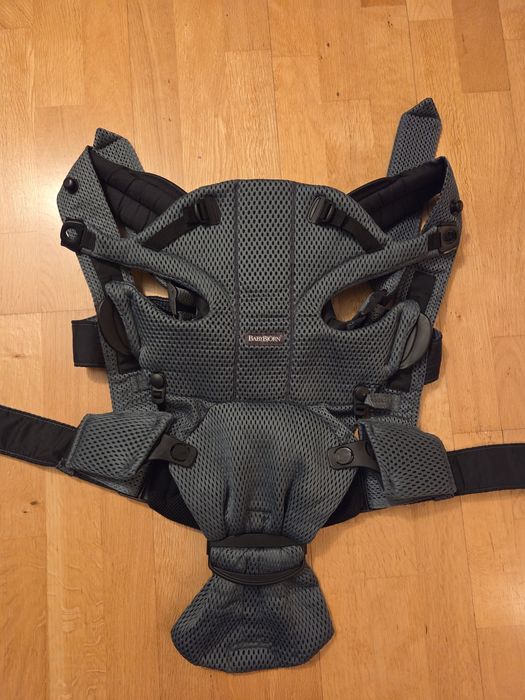 Marsupiu pentru bebelusi BabyBjorn Move anatomic 3D Mesh