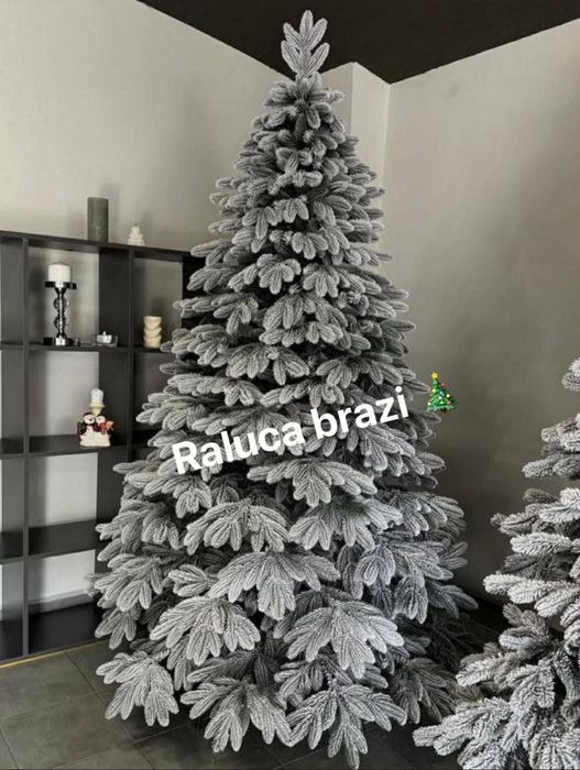 Vând brazi din silicon ,3D ,înălțimi de la 1,5 până la 2,5 m