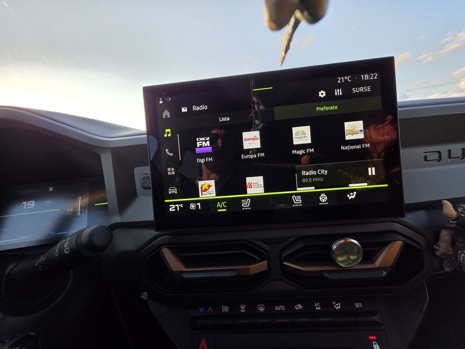 Vand sau schimb Dacia Duster III Hibrid 1,6 automat, Garanție 2027, To