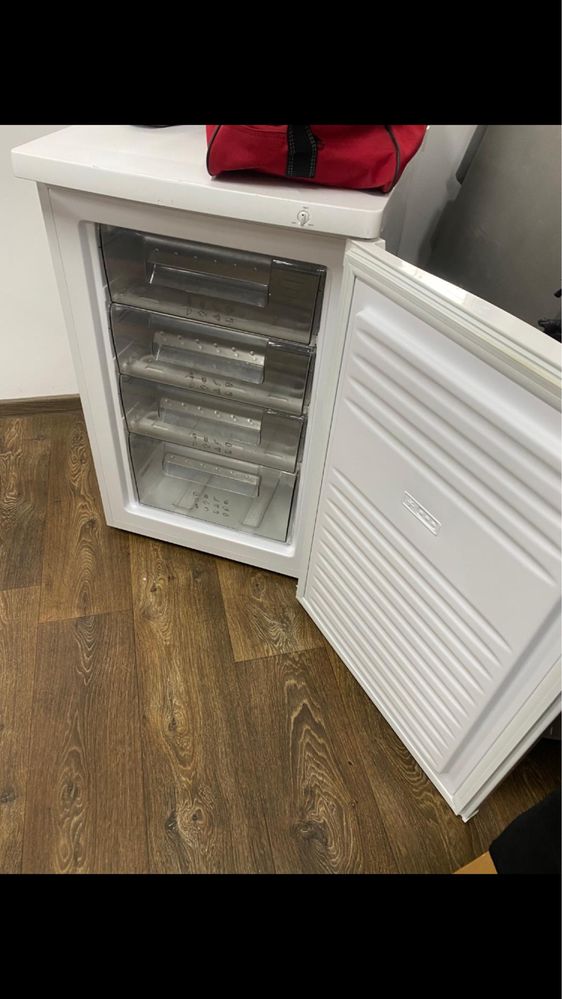 Congelator cu 4 sertare