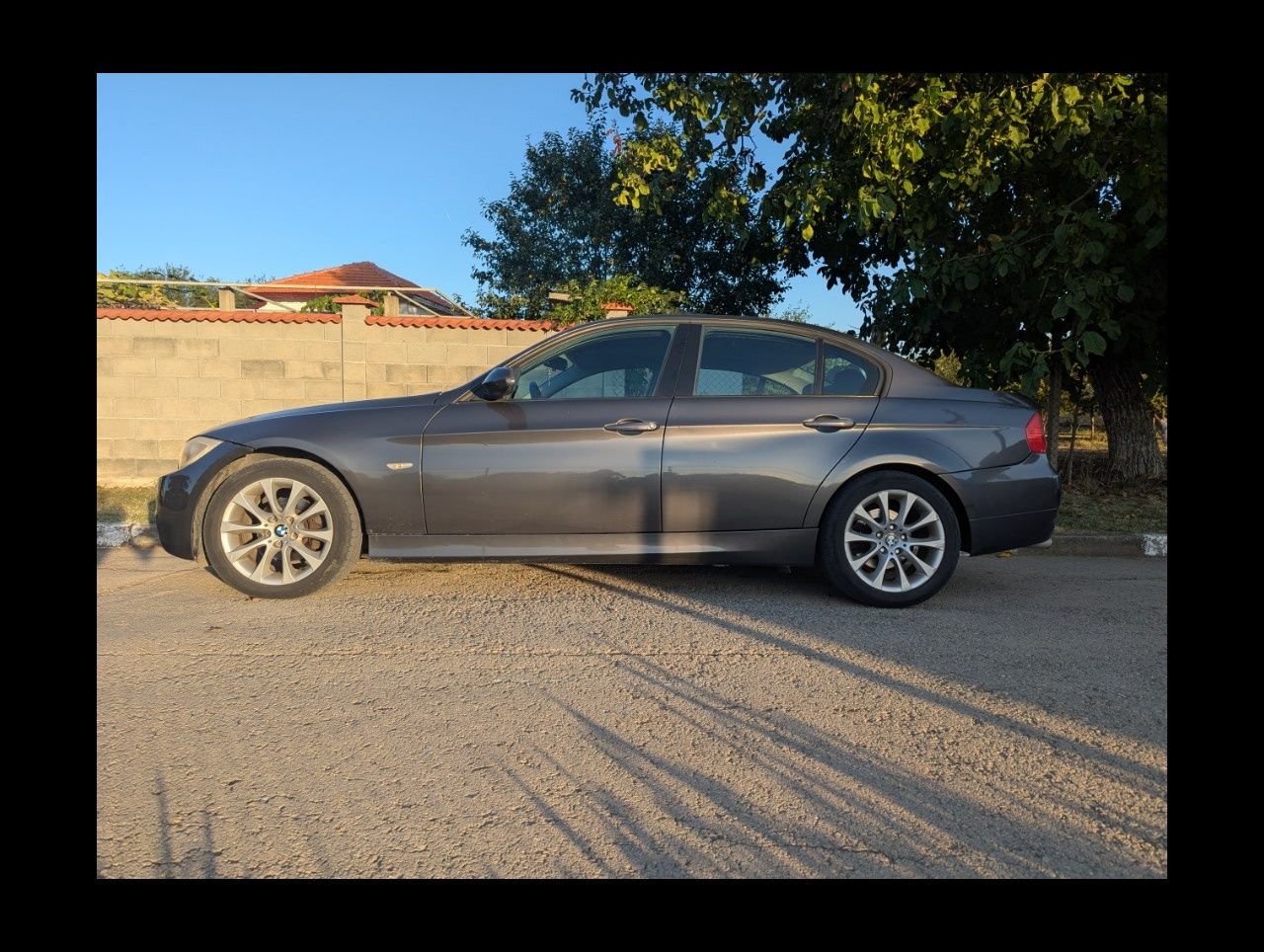 BMW 320i (E90)  2005