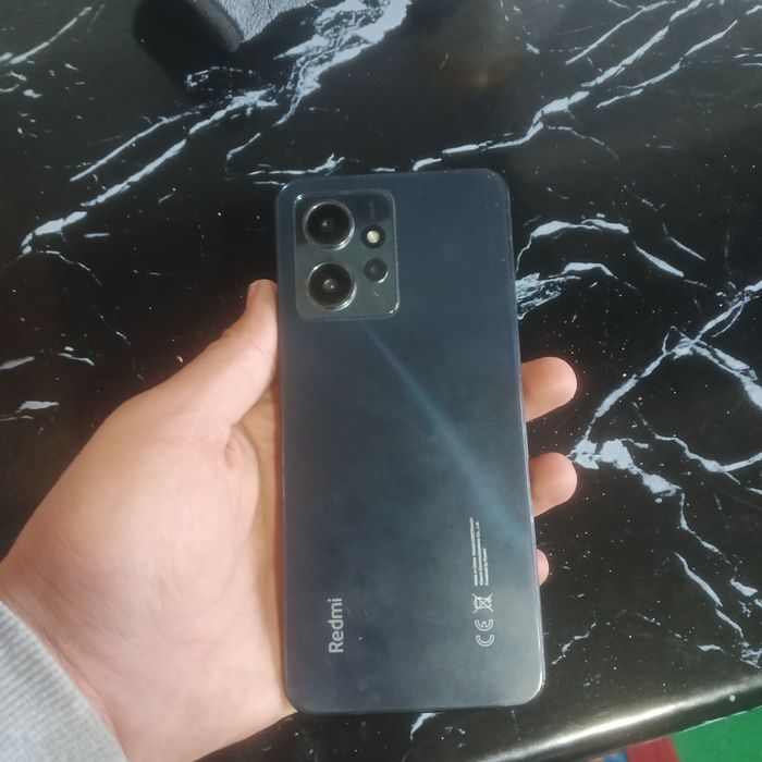 Telfon sotiladi oladiganla busa tel qilasila xolati zur