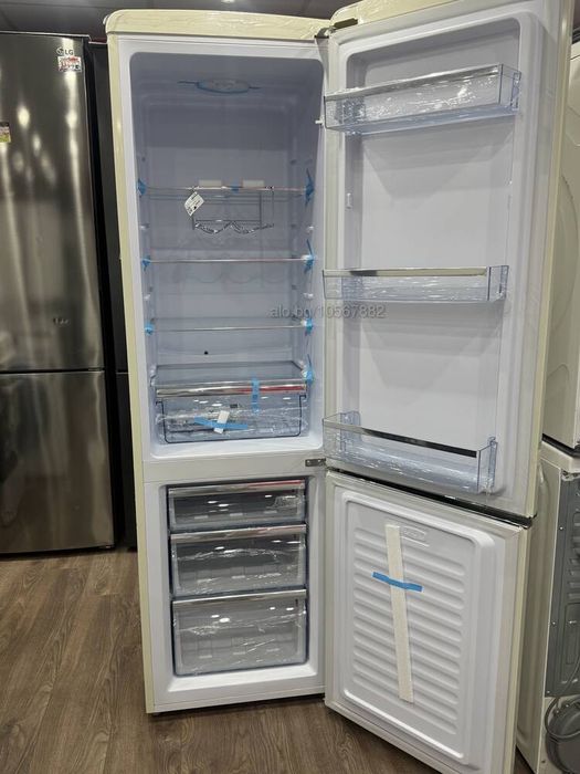 Ретро хладилник Amica