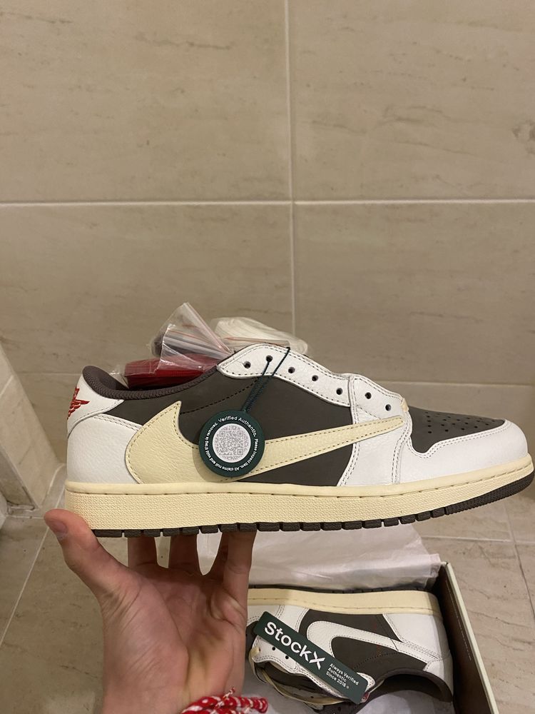 Jordan 1 Low Reverse Mocha Travis Scott