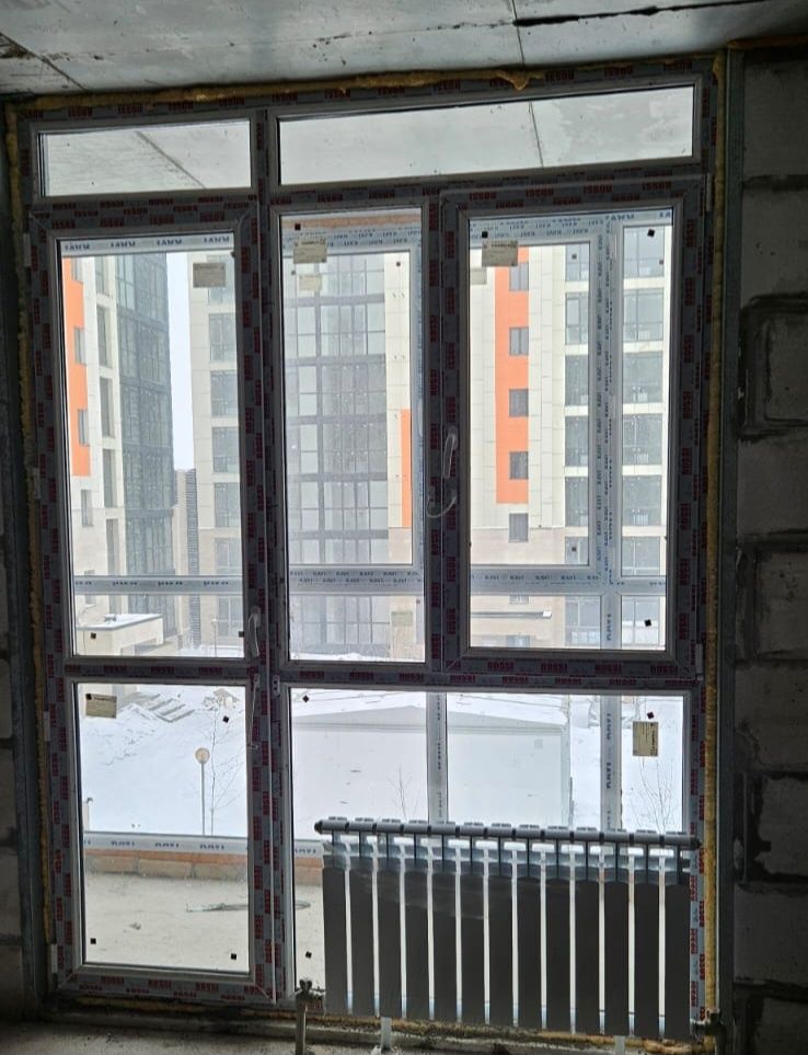 Витражное окно с дверью