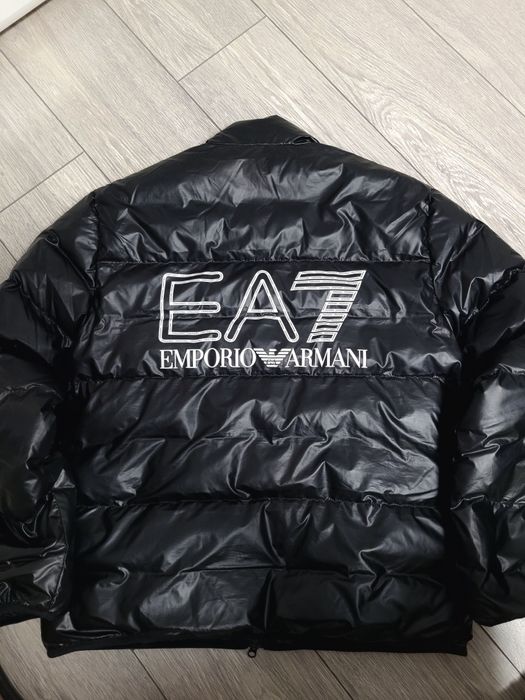 Vand geaca Emporio Armani  Originala