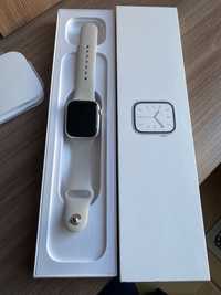 Apple Watch Series 7 Starlight Aluminum Case