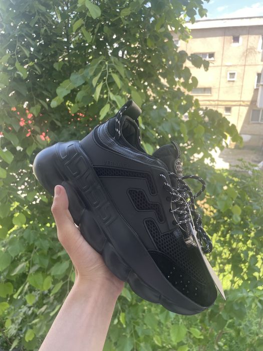 Versace chain reaction