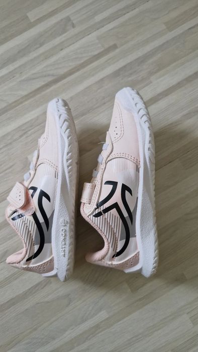 Adidasi pink white decathlon fete nr. 27