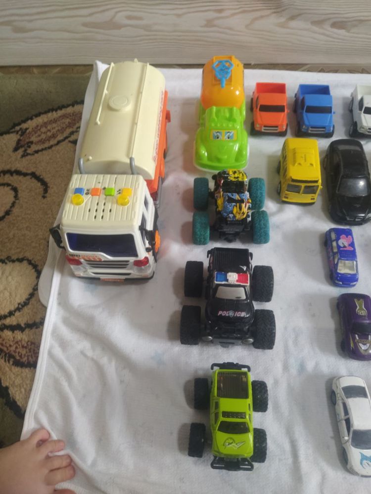 Машинки играшки для мальчиков