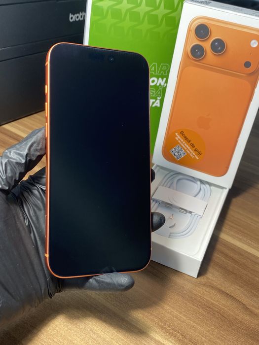 iPhone 17 Pro Max • 256 GB • Cosmic Orange