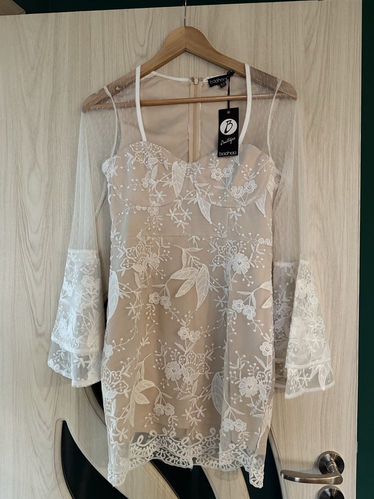 Уникална рокля Boohoo