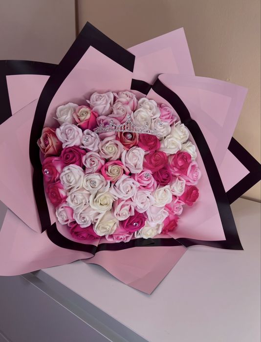 Buchet 50 trandafiri săpun roz