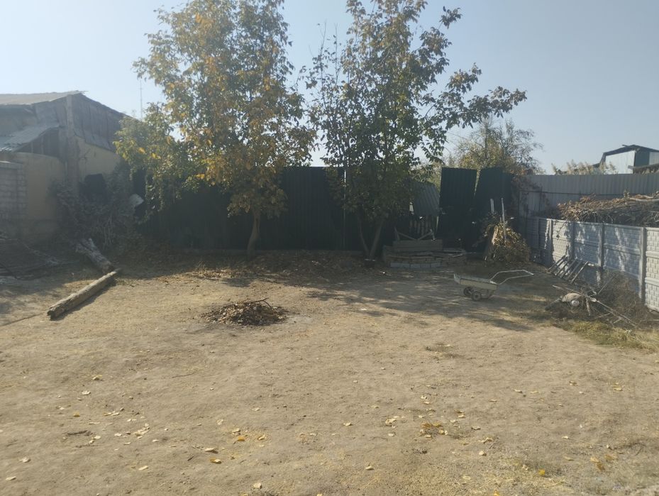 Uy sotiladi yer hisobida 8 sotih