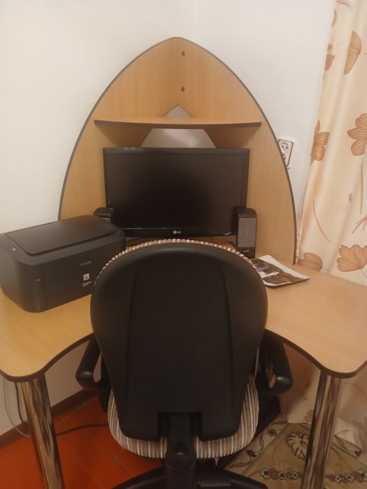 Продается компьютерный стол!