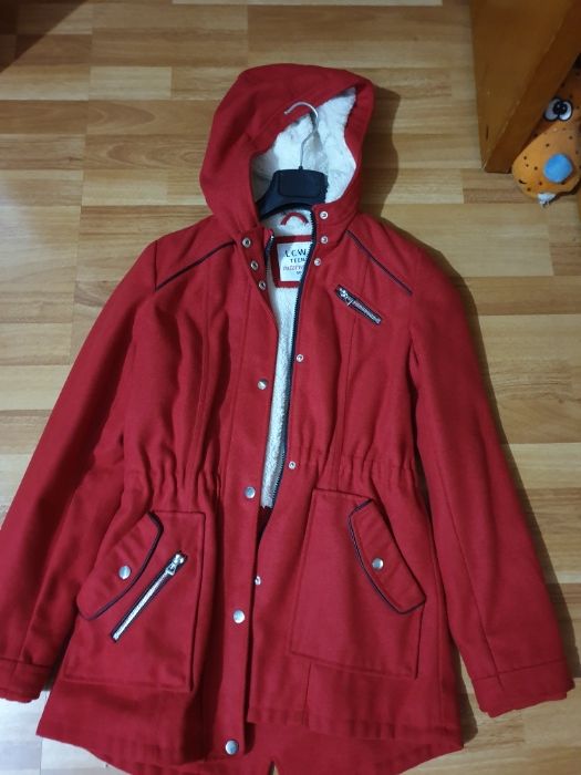 Vand palton rosu cu gluga Waikiki