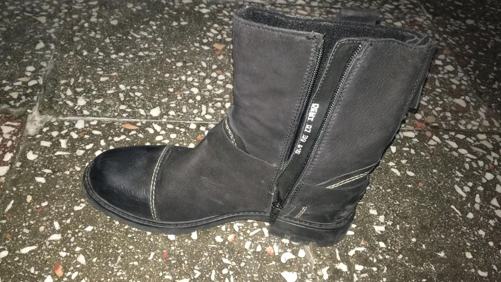 Ghete damă, din piele, bune pt mărime 38,5, încălțate o dată