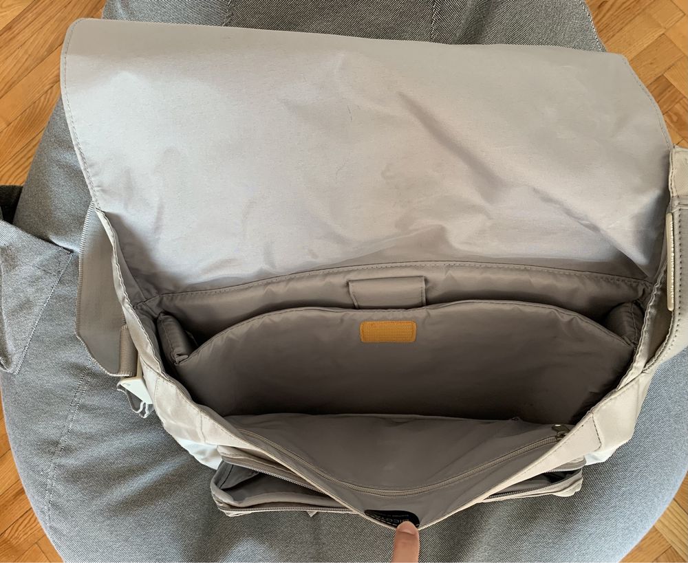 Dicota - голяма сива чанта за лаптоп с флорални мотиви