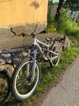 Vând Bicicleta banshe schyte