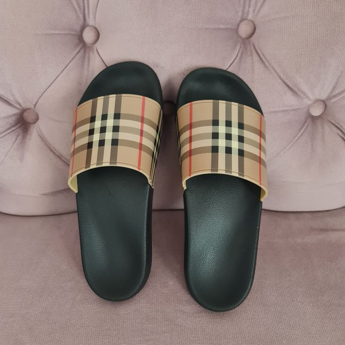 Papuci burberry originali
