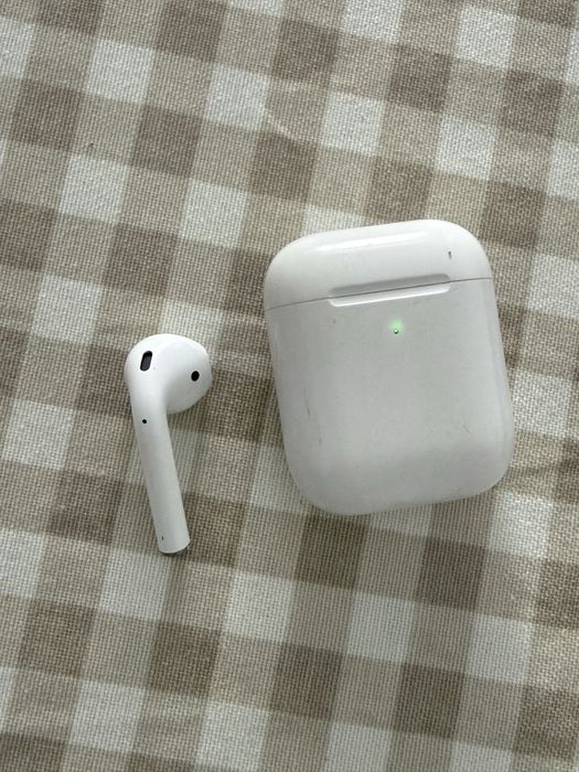 Наушник AirPods 2 (правый) с кейсом (оригинал)
