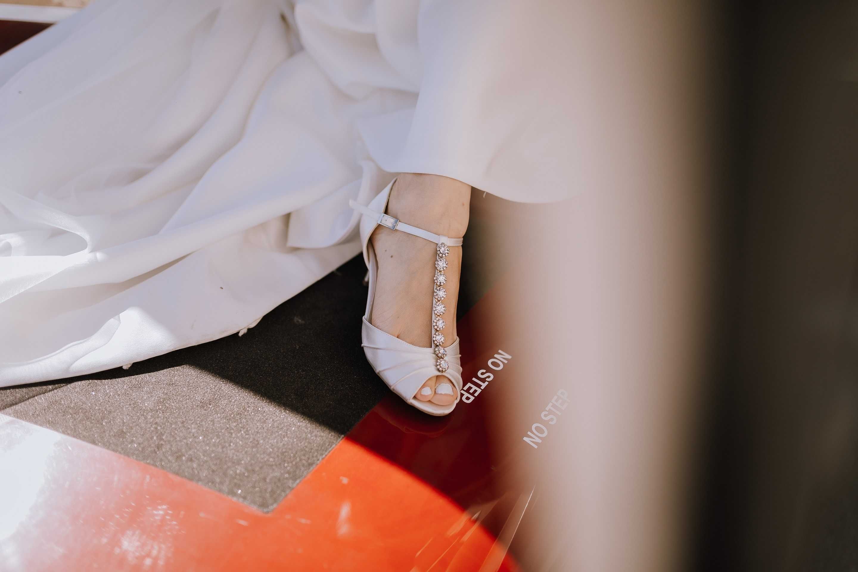 Булчински обувки на ток от сатен, размер 37 (бели сватбени сандали)