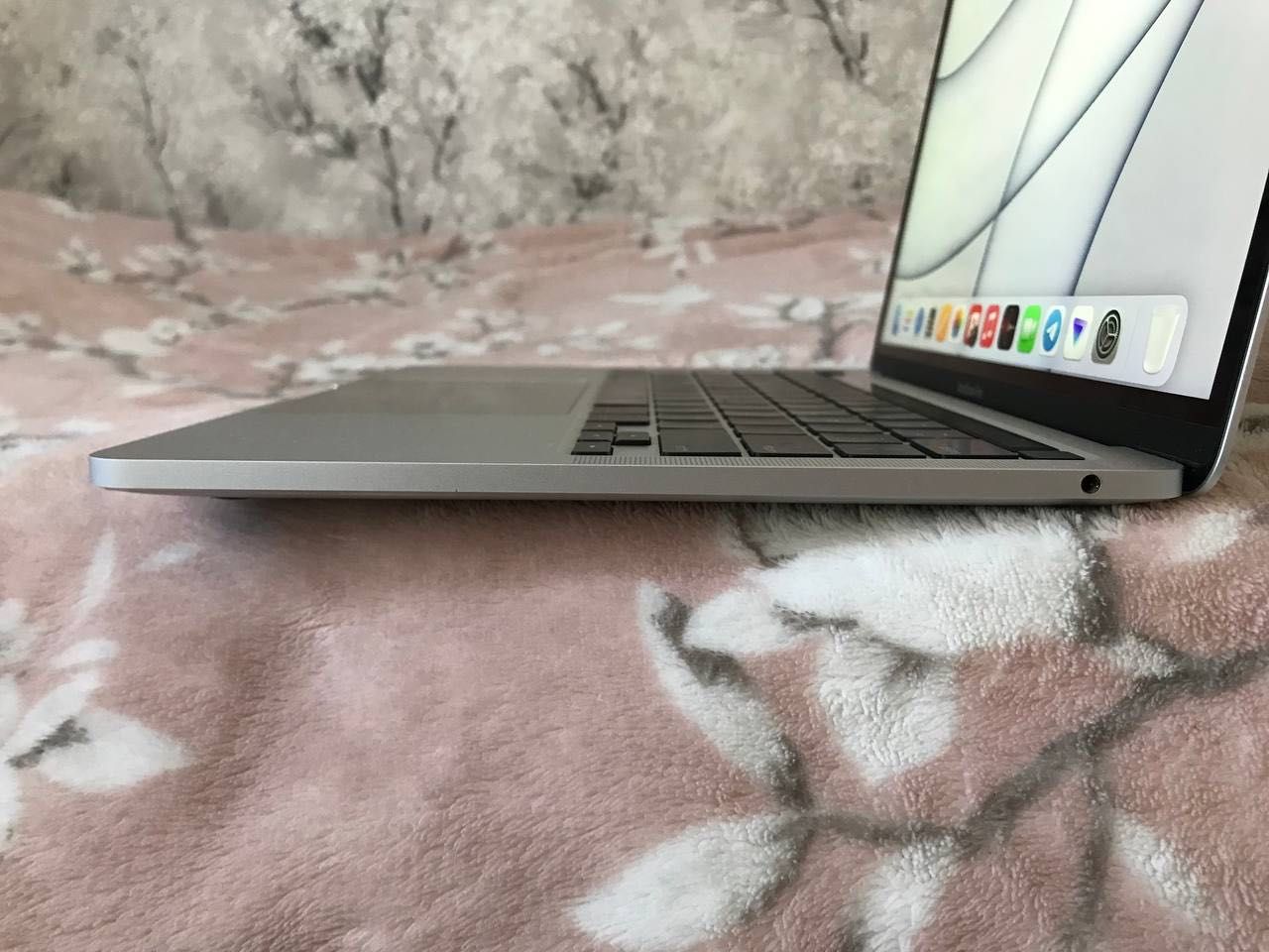 MacBook Pro M1 | 8, 256 | + В Подарок (USB-C Проводник)