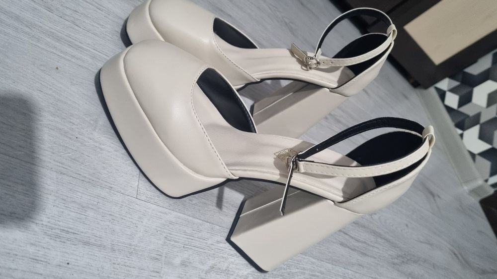 Pantofi sandale mărime 38,5 - 39