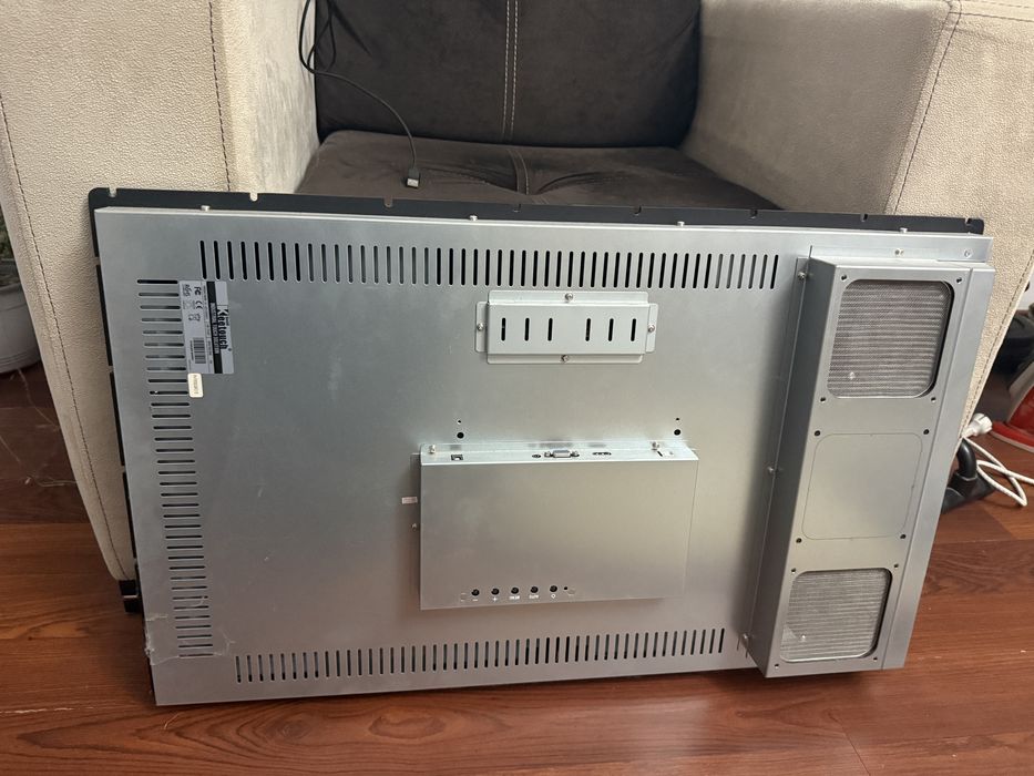 Monitor industrial touch solution rezistent la apa