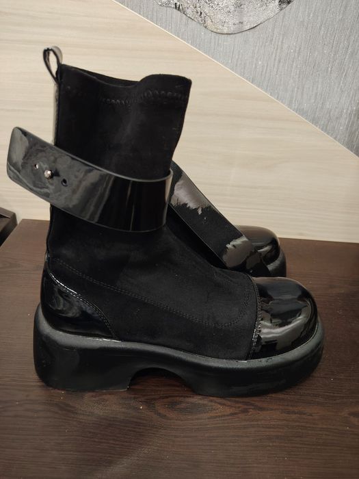 Нови боти от лак и велур 37 номер