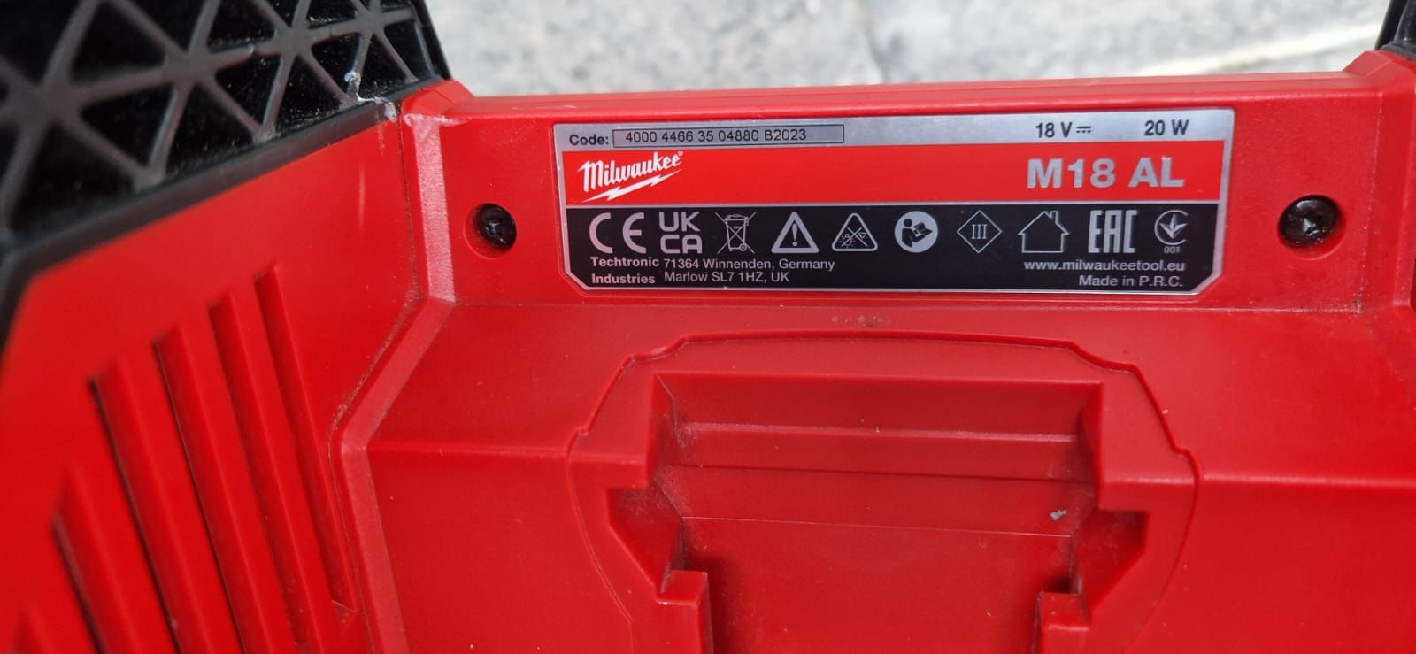 Milwaukee reflector de șantier pe acumulatori