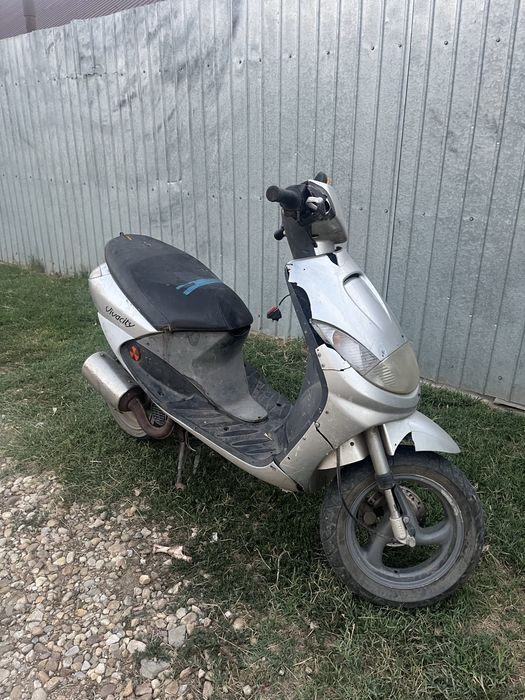 Vând sau dezmembrez scuter 49cc 2 timpi